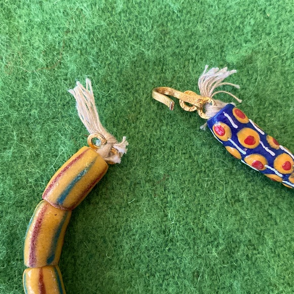 Ghana glass Krobo beaded necklace with two bracelets - Picture 8 of 9